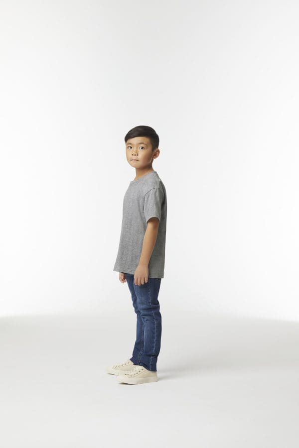 T-shirt enfant softstyle midweight – Image 4