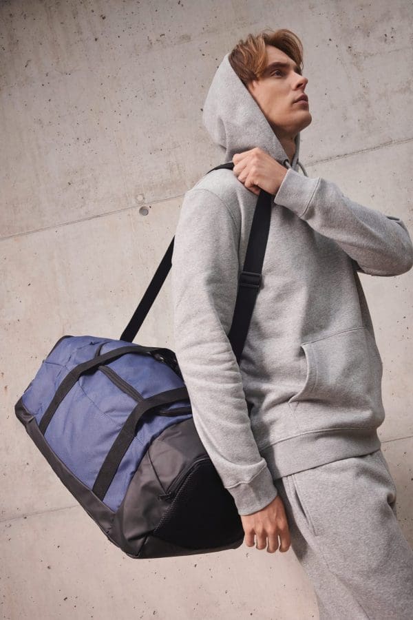 Sac de sport recyclé avec double compartiment latéral – Image 5