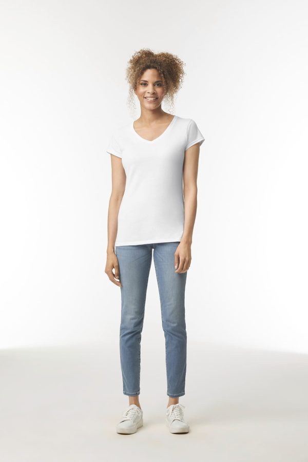 T-shirt femme col v Softstyle – Image 7926