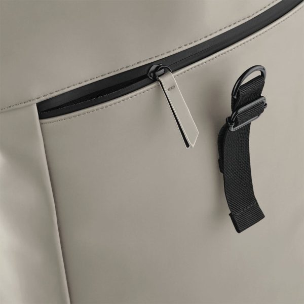 Sac à dos avec rabat roll-top en polyuréthane mat – Image 19