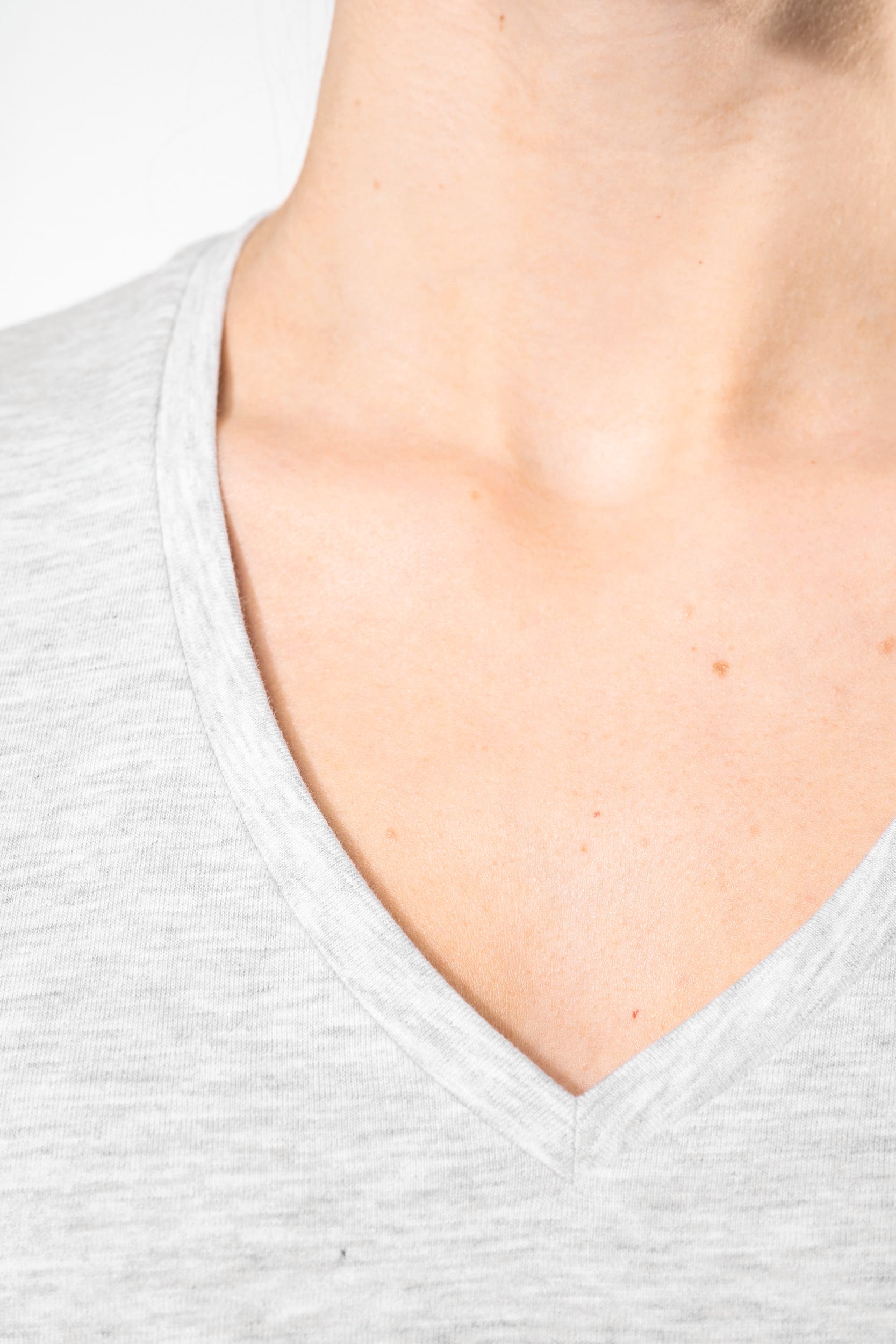 T-shirt col V manches courtes femme – Image 779